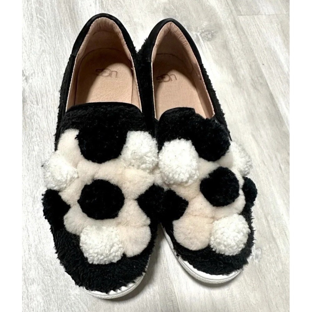 UGG Jass Pom Pom Sneakers Women 7 Black White Excellent Sherpa Slip On 1092576
